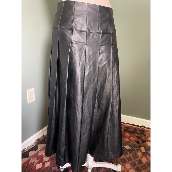 Free People Faux Leather Pleated High Waist Black Lined Skirt. Size Med. - Picture 9 of 9